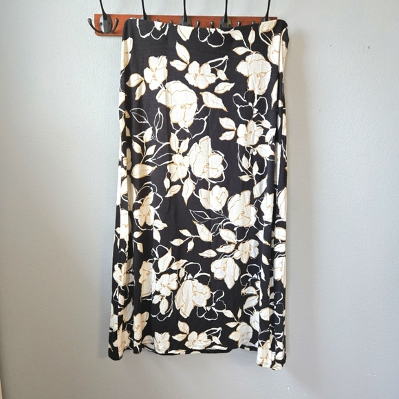 J.Jill Pull on Black Floral Stretchy Skirt Small Petite - Picture 1 of 3
